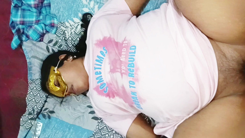Sexy_girl_nehu: India gordita chupó la polla y consiguió su coño lleno...