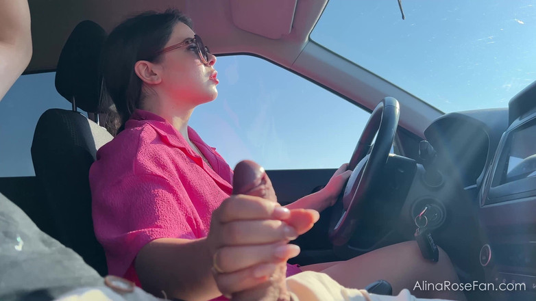 Alina Rose: Cowok asing ini ngocok kontolnya di dalam mobilku dan aku...