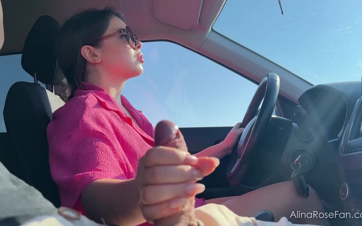 Alina Rose: Estranho puxou seu pau para fora no meu carro e...