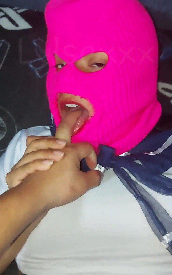 Lylsexxx: Otaku děvka si užívá šukání při hraní videoher