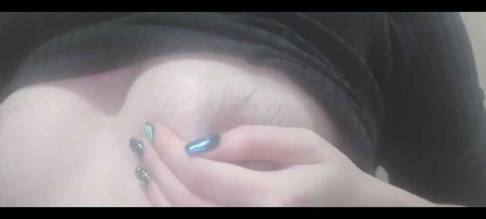 RavenHearth666VIP: Gioco con i miei capezzoli pelosi