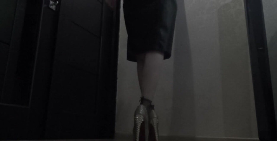 Sexy High Heels Walk and Culf Muscles Worship (Goddess Misha Goldy) Sexy High Heels Walk and Culf Muscles Worship (Goddess Misha Goldy)