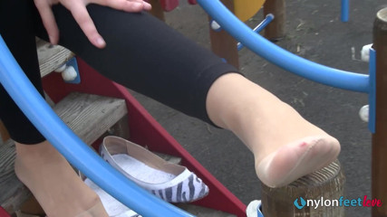 Foot Fetish HD: Крістель на дитячому майданчику