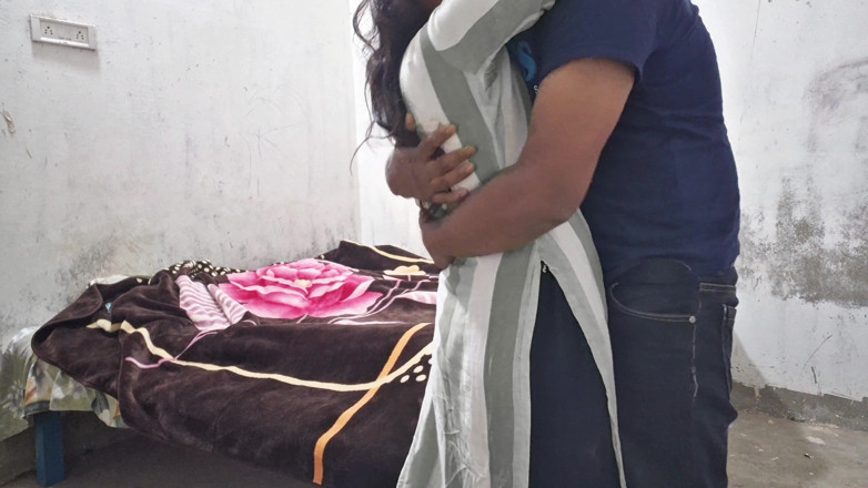 DesiBurChudai: Bhabhi seksi kampung desi India berkongkek dengan suami