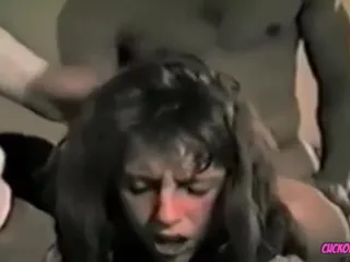戴绿帽子的妻子吮吸巨大的大黑鸡巴