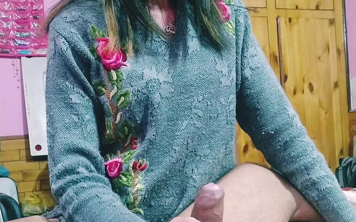 Bolly Karma: Super Hot Mummy Beauty with Perfect Hands
