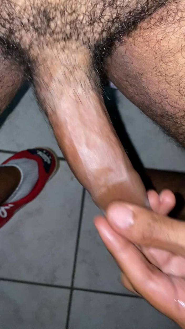 KING_TiBURON: Tan duro para tus labios correrse mientras usas aire max 97