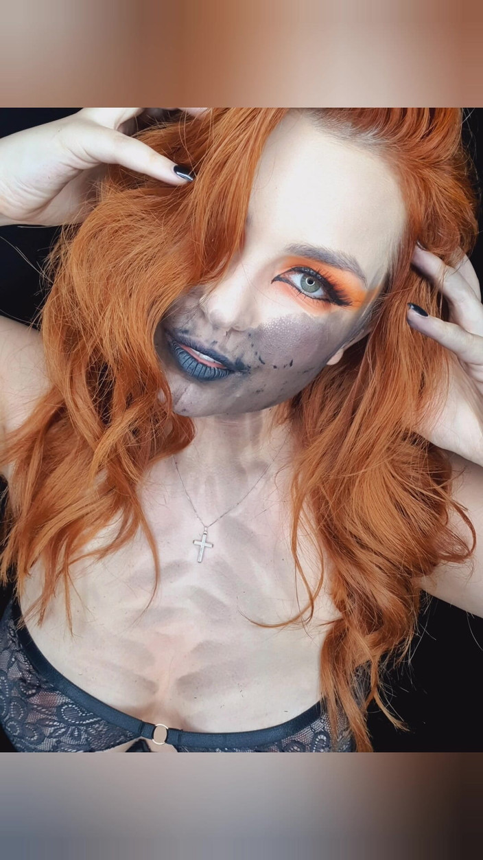 Mandy Foxxx: Pelacur remaja halloween muncrat &amp; kencing lalu menjilatinya