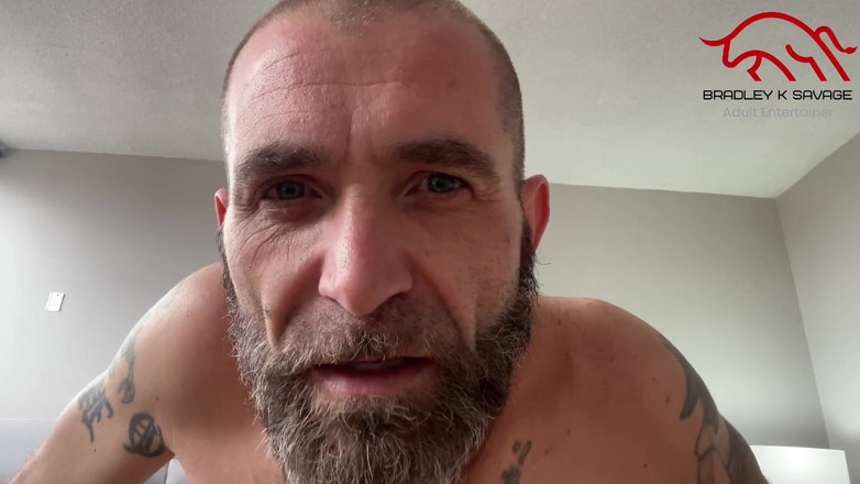 Bradley K Savage: Táta tě otěhotní