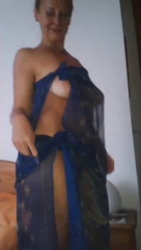 Istri Pirang Amatir Menikmati Seks