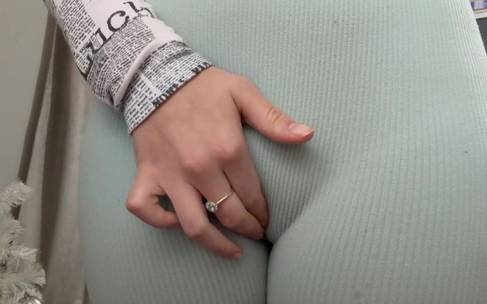 AmayaMori: Esta chica sexy muestra su coño de puta camel en...