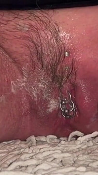 Ras pizda mea cu piercing