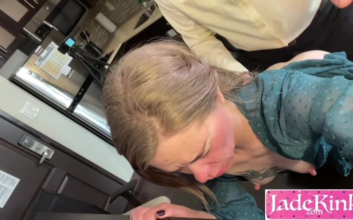 Jade Kink: Nevinná první časovač chce kondom