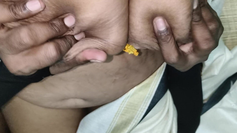 SneakyManner48: Дезі 18 + зведену сестру спіймали за переглядом порно відео, ніж після того, як ми маємо справу, що якщо ми не сказали моїм батькам, вона трахає мене