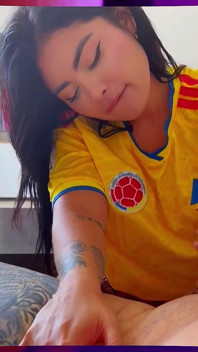 A Esta Culona Cachonda Le Encanta Montar Mi Polla Mientras Miro Futbol - Aaroonmush