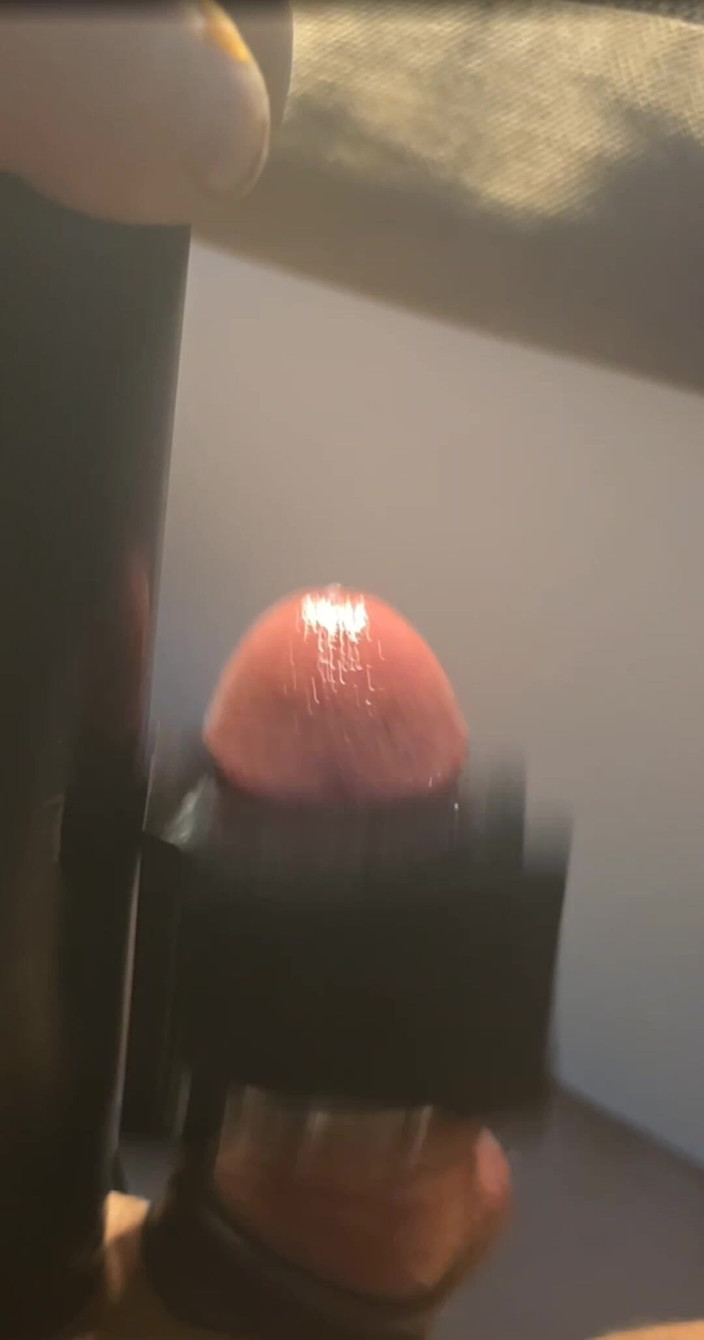 Youngandmature: Bị edging bởi người lạ