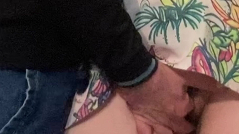 Niki studio: Vreemdgaande vrouw masturbeerde in een overvolle metro