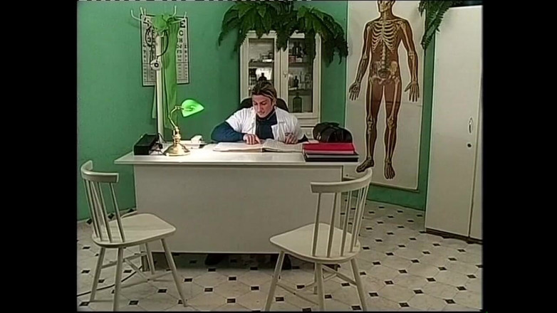 XTime Vod: Teenagerka, milfka a prsatá babička ošukaná do zadku a kundičky...