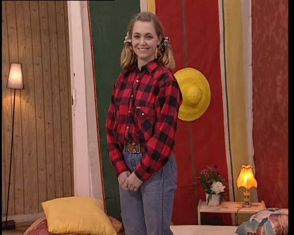 YOUR FIRST PORN: Julia softclip tímida estudiante Julia