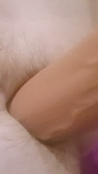 Nedbalý velký dildo anál se spoustou roztahování