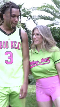 Cory Chase dans ma première grosse noire, avalage de pipi