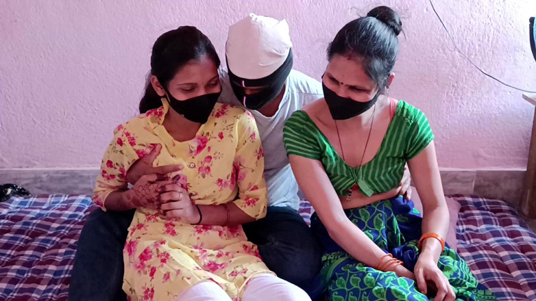 HousewifeGeeta: 両方の主婦と外部の妻を一緒に犯した