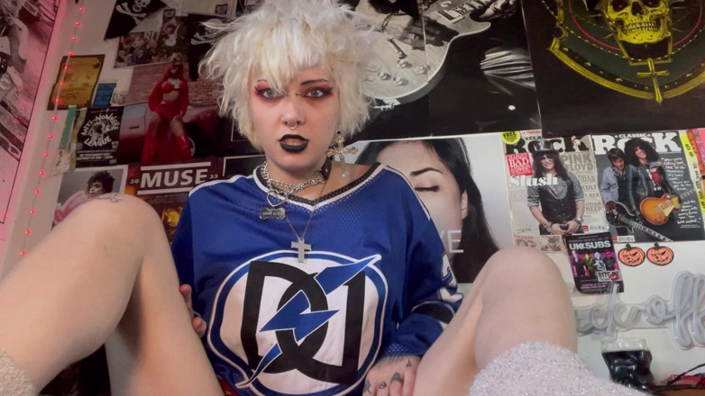 Glitterqueen1999: Goth Girl Glitterqueen1999 Mahu Pop Her Cherry Dimiliki oleh abang...