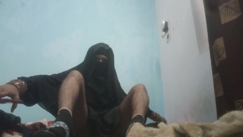 Urvashipatil123: Indian crossdresser video sexy mătase naqab