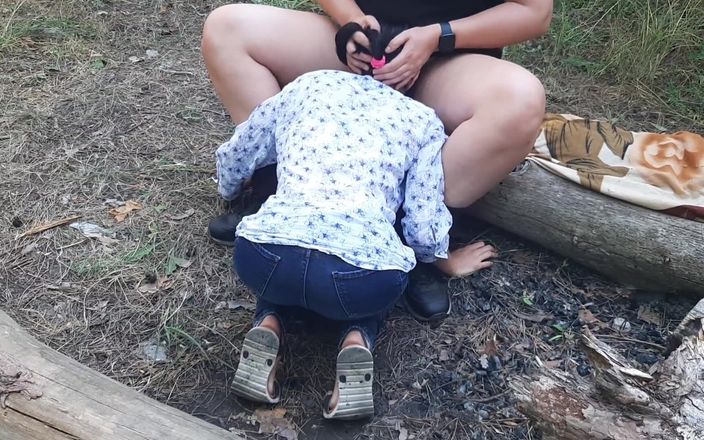 Lesbian-candys: Am futut un străin în pădure în gură - lesbiene-bomboane