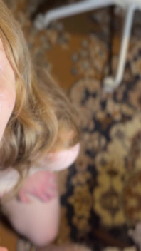 Vedere la persoana 1 cu muie cu oral adânc în gât, am vărsat o lacrimă, spermă în gură