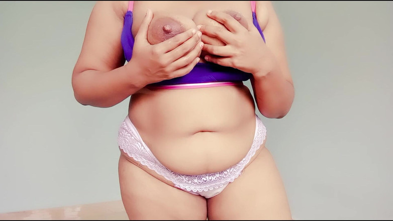 Your Arya: Une desi à gros nichons se masturbe