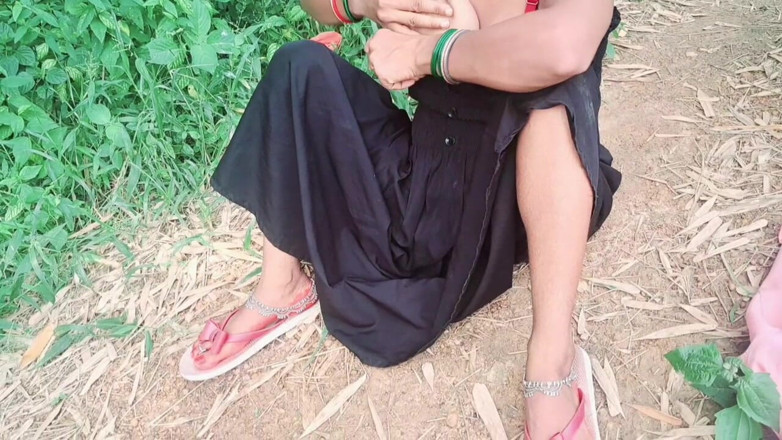 Trilokinath: Bhabhi desi di luar segar pada waktu pagi