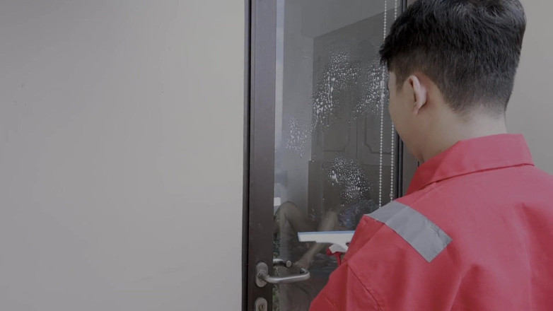 momi_itha_: Fuck with Window Cleaner so Hot and Creampie