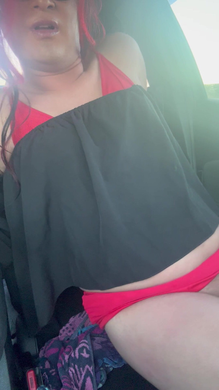 Submissive Naomi: 시시 딜도 카 라이드