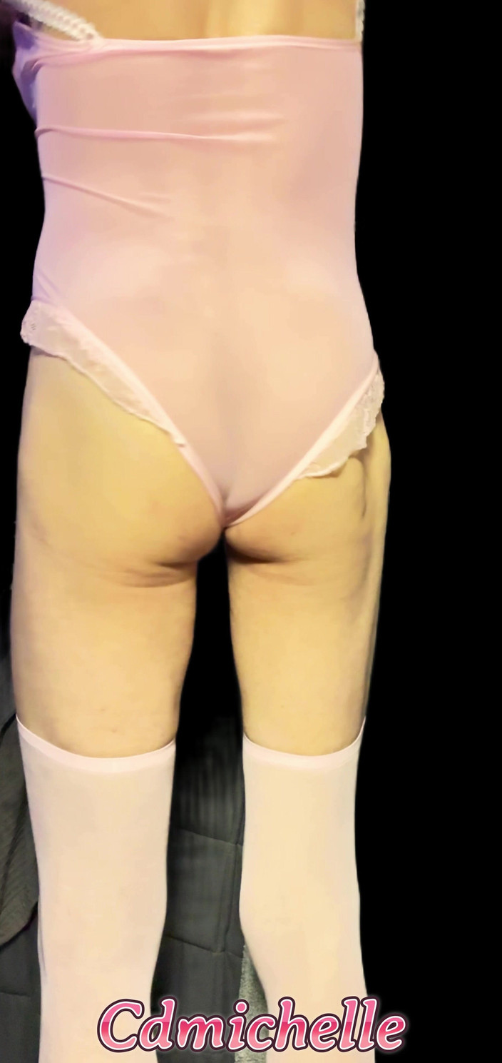 Feeling sexy today crosdressing: Cdmichelle - maior vídeo que fiz usando biquíni rosa tomando banho...