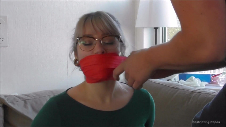 Restricting Ropes: Luna Grey - mengundang pak Jeff