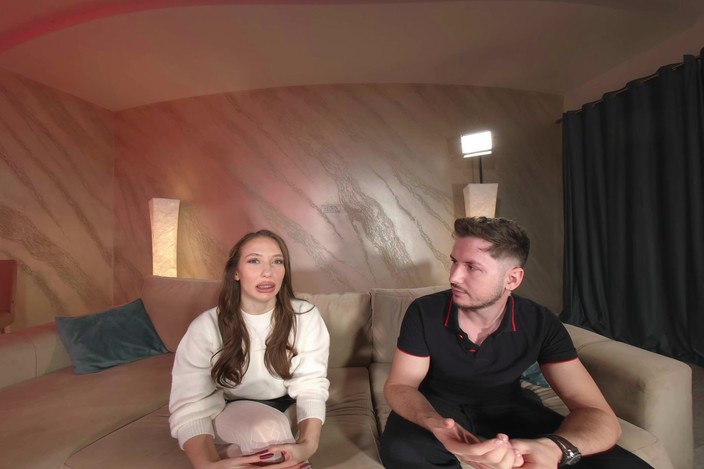 VRoomed: Honey in the Rough