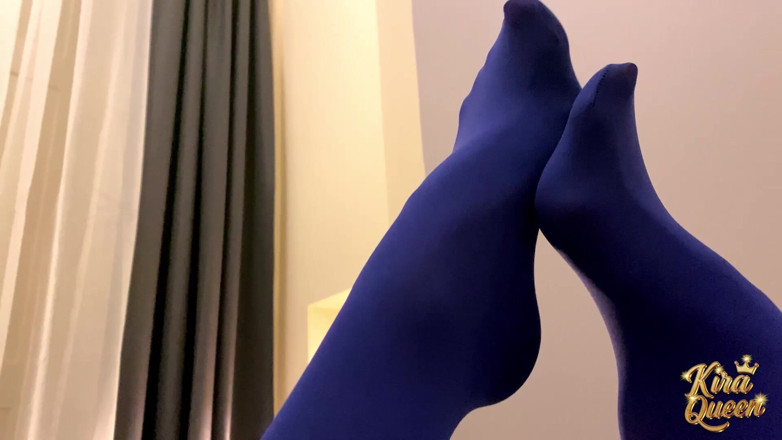 Kira Queen: Kira Queen Teases Feet as Dildo Stretches Her Tight Asshole!