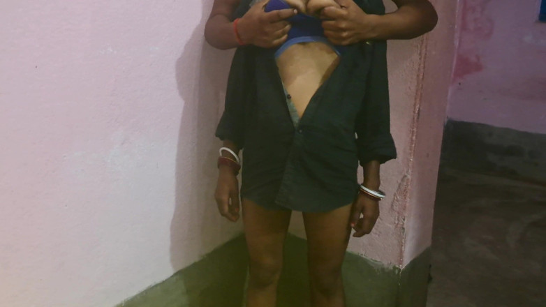 Trilokinath: Bella scopata con la sorellastra