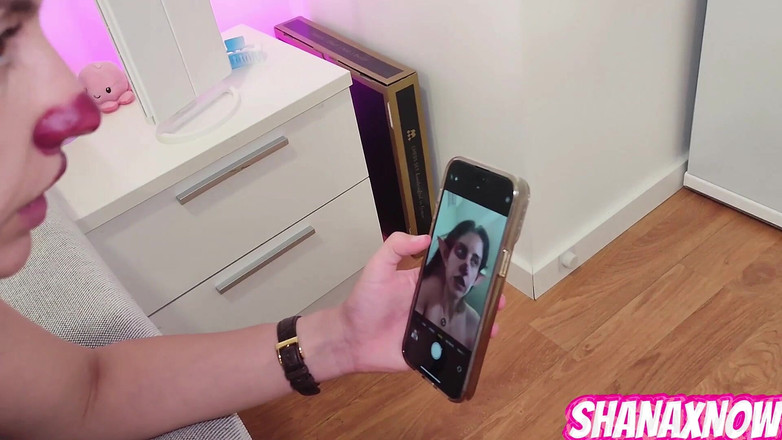 Shanaxnow: Cơ thể biến thành một người phụ nữ sừng sói...