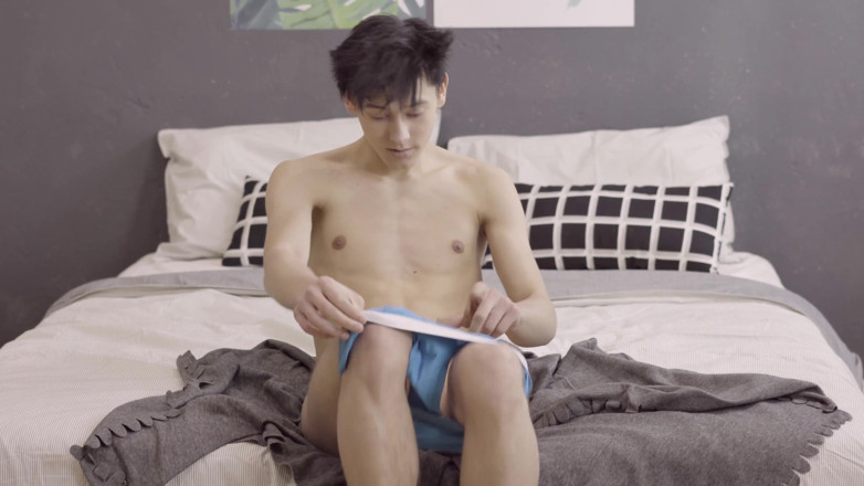 Gay Deluxe: Teenie-schwanz masturbiert
