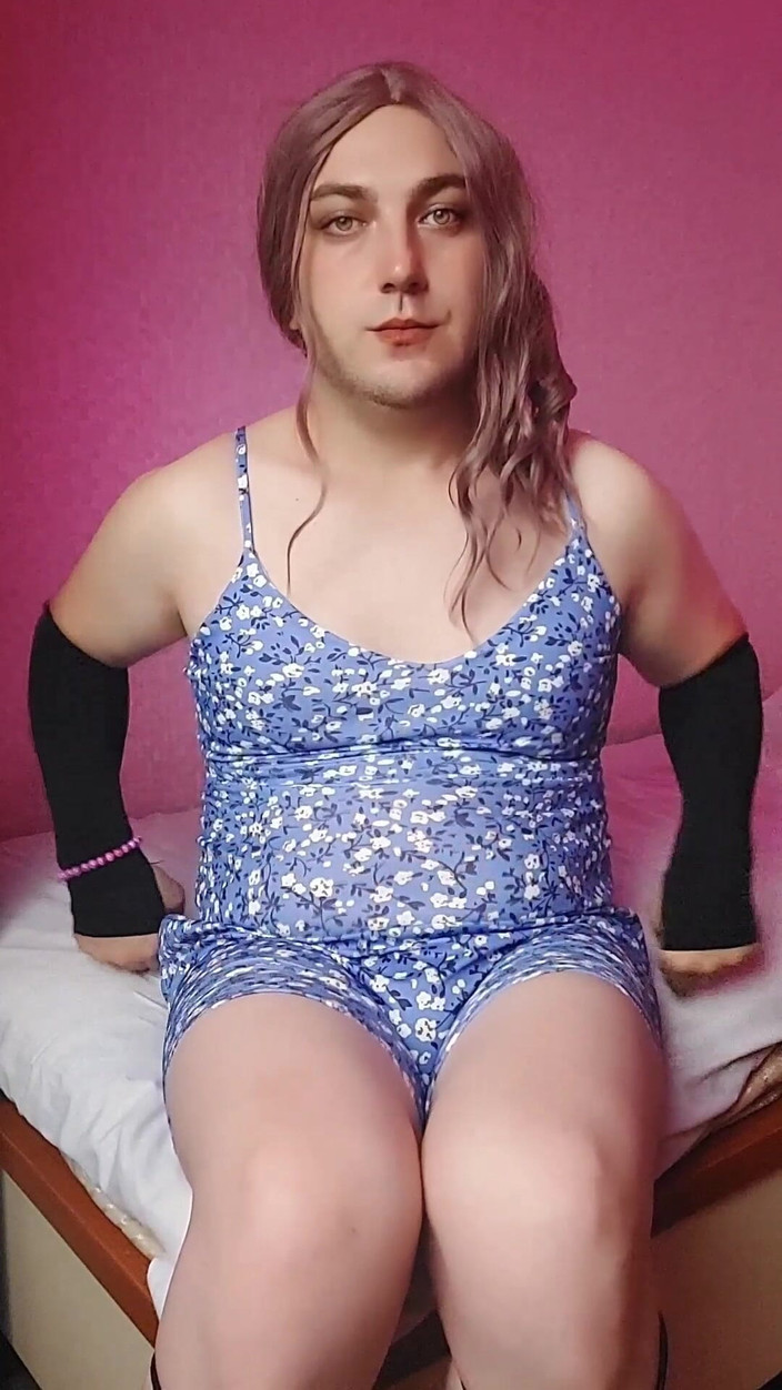 Kitty_Cross: Gros cul, femboy amateur, modèle tapette travesti, tenue sexy, gros...