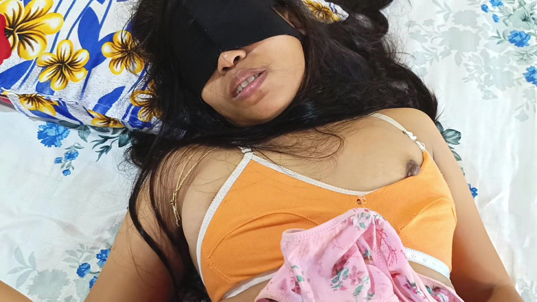 Sexuda: Desi gorąca świeżo poślubiona gospodyni domowa seks z mężem