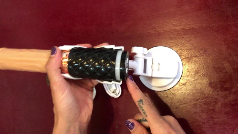 Goddess Maya: Unboxing Realistic Dildo Electric