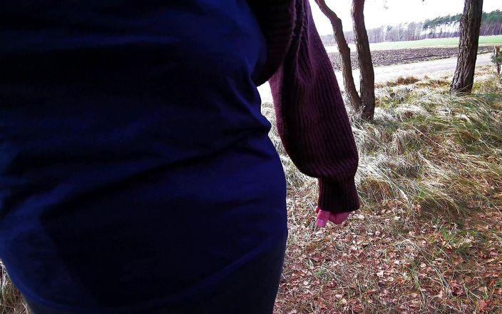 Bouncy Tits Action: Mets-toi à poil en hiver pour des gifles