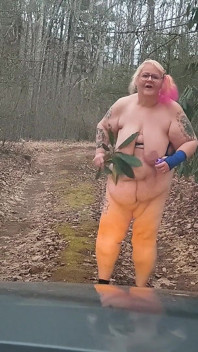 Procházka nahá v lese