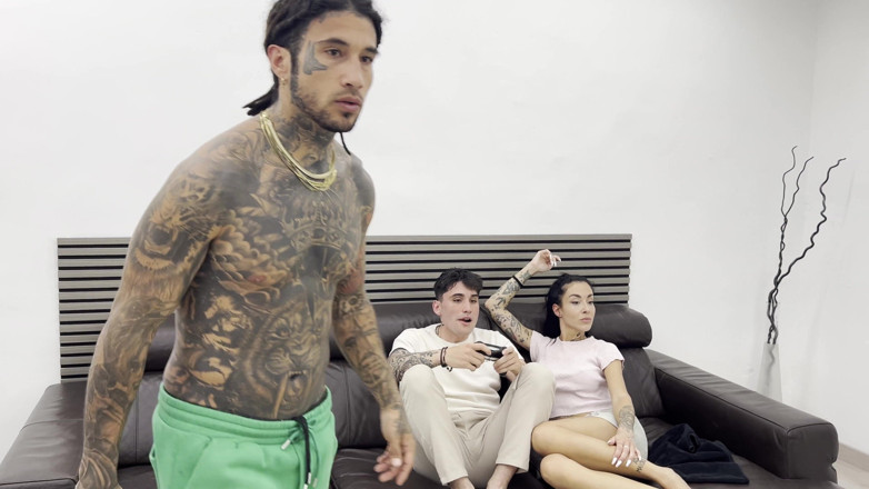 Papi Rodriguez: Sumisa MILF Quiere Que La Destruya El Coño - Silvia Preslar
