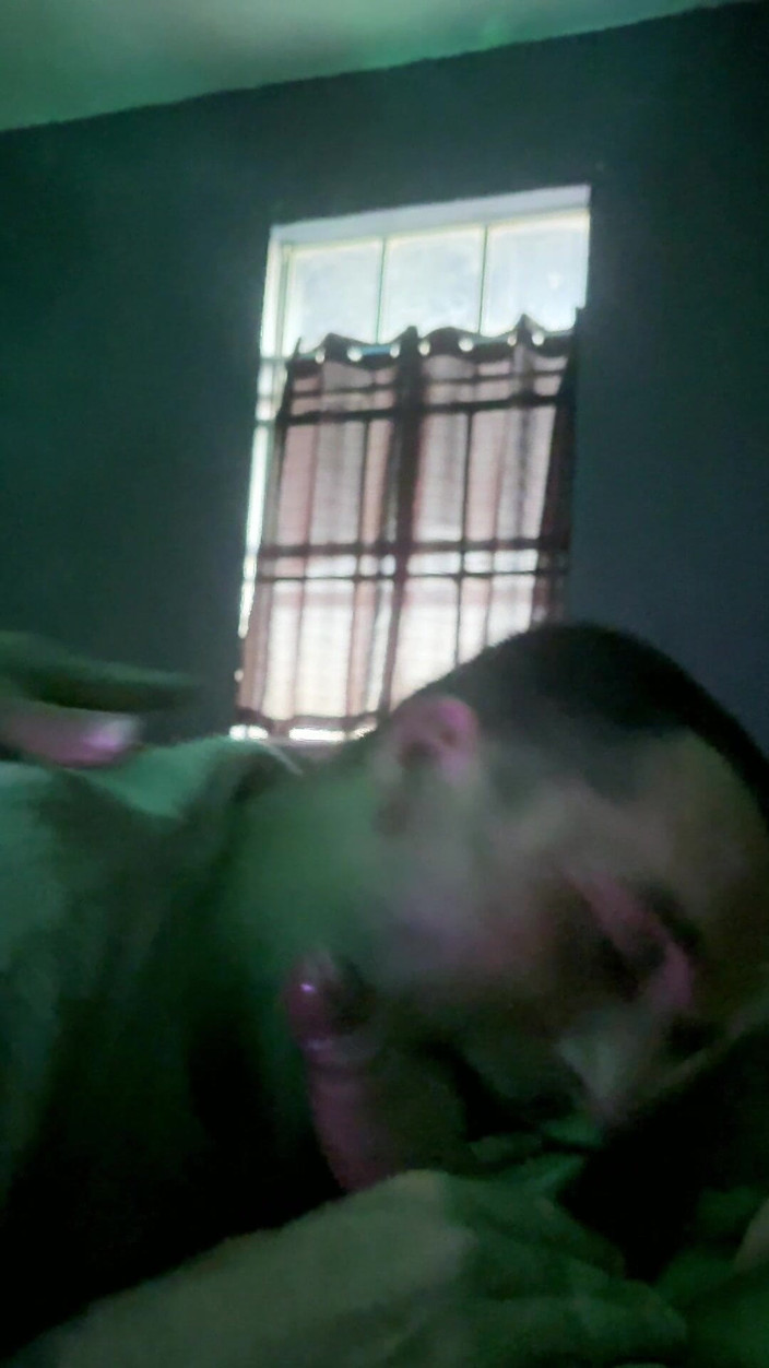 Texas-Toxicos: Pulă latino uriașă netăiată în gât, futându-și bărbatul