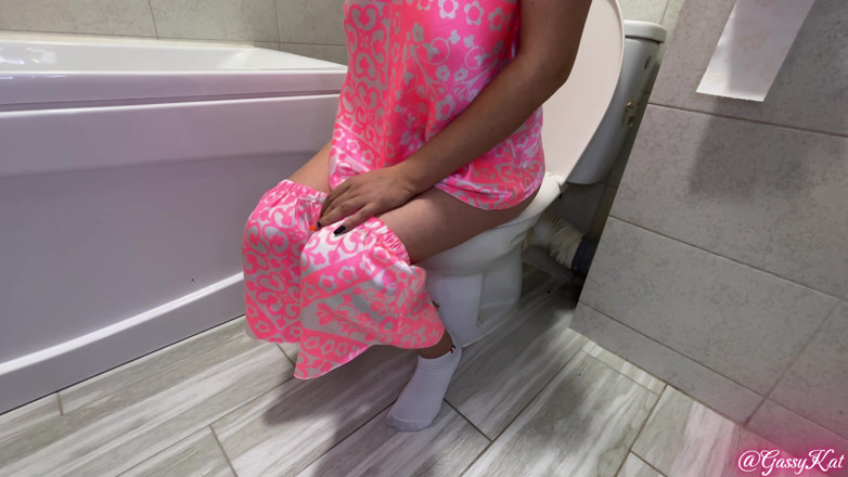 GassyKat: Taking Laxatives Wasn't Such a Good Idea
