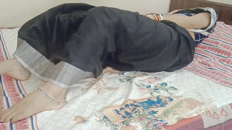 Bplove: Desi hochklassige schöne bhabhi schwarzer sari, erstaunliche figur, heiße romantik...